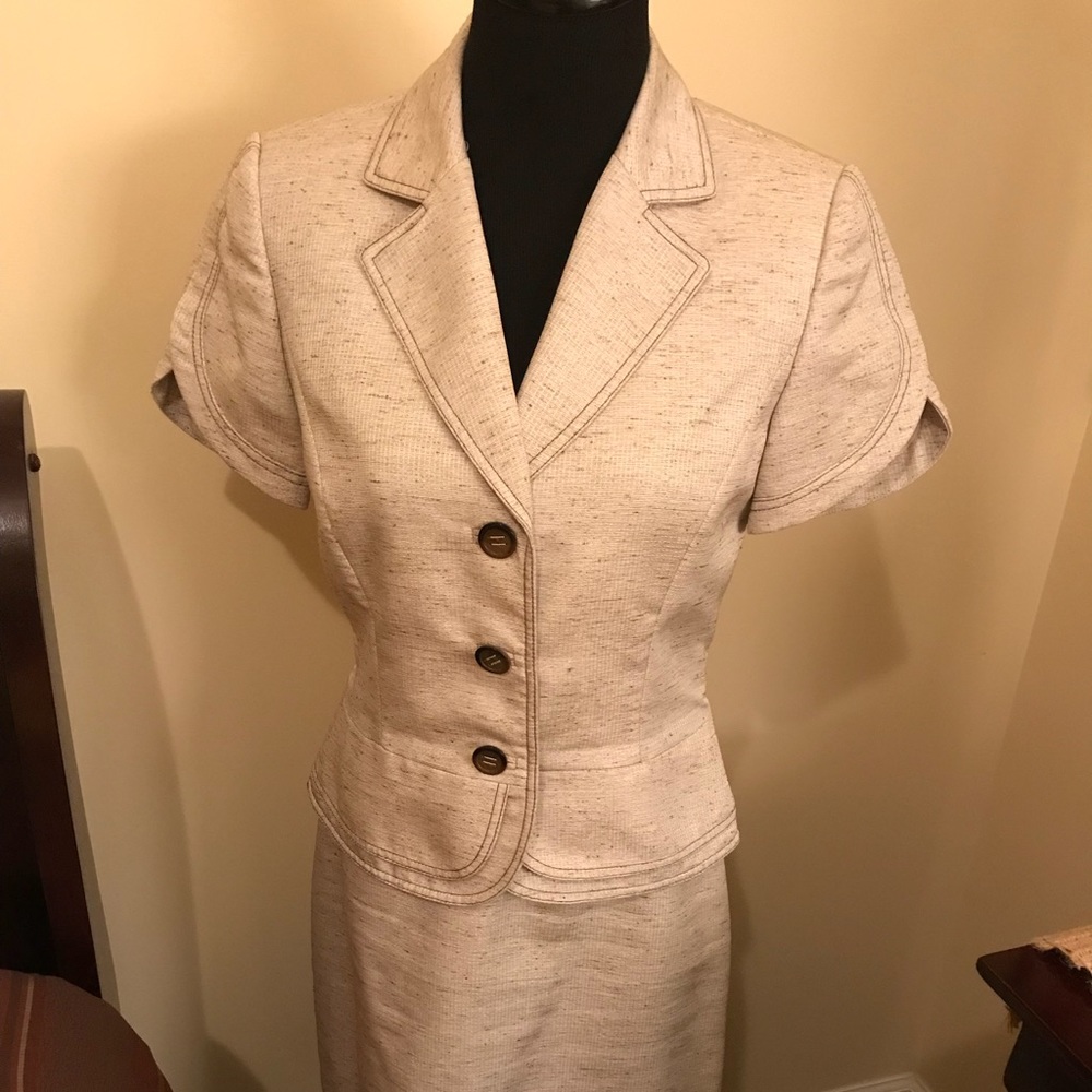 Tahari 2-Piece Skirt Suit
